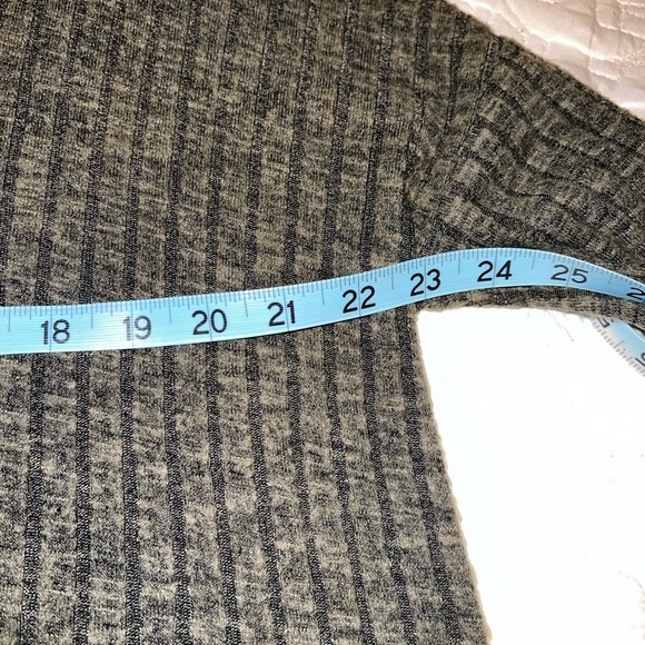 American Eagle Outfitters sweater - Picture 5 of 8